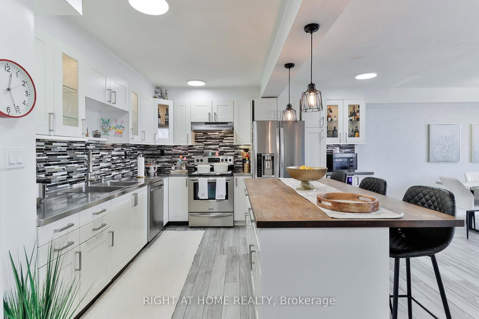 #509 - 15 London Green Court