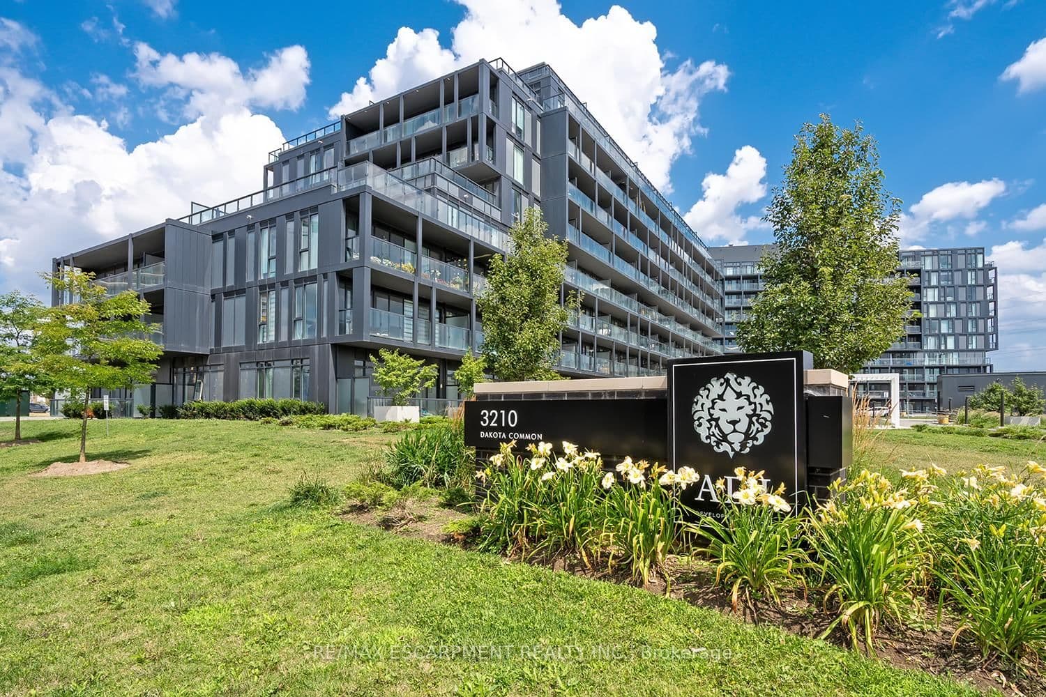 #A106 - 3210 Dakota Common