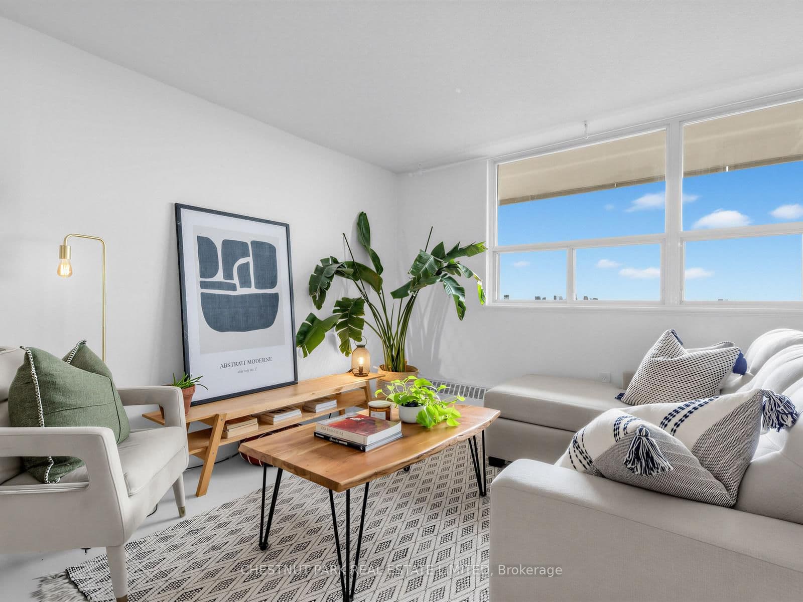 #1210 - 541 Blackthorn Avenue