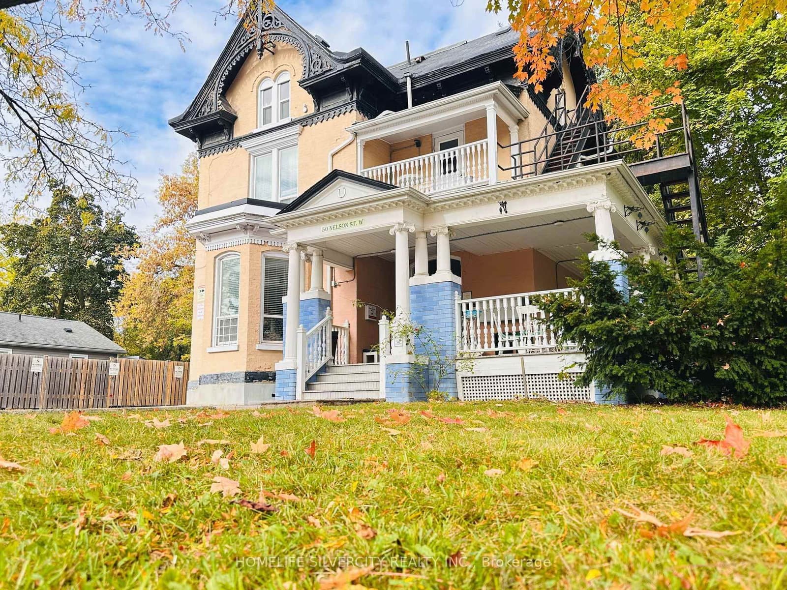 50 Nelson Street W, Unit 5