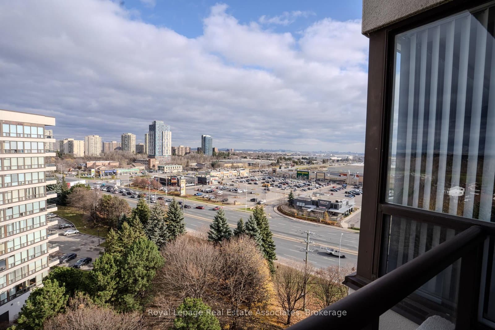 #1112 - 12 Laurelcrest Street
