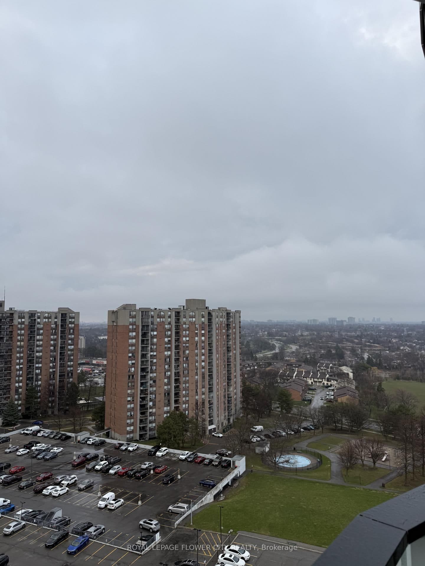 1 Fairview Road E, Unit 1205