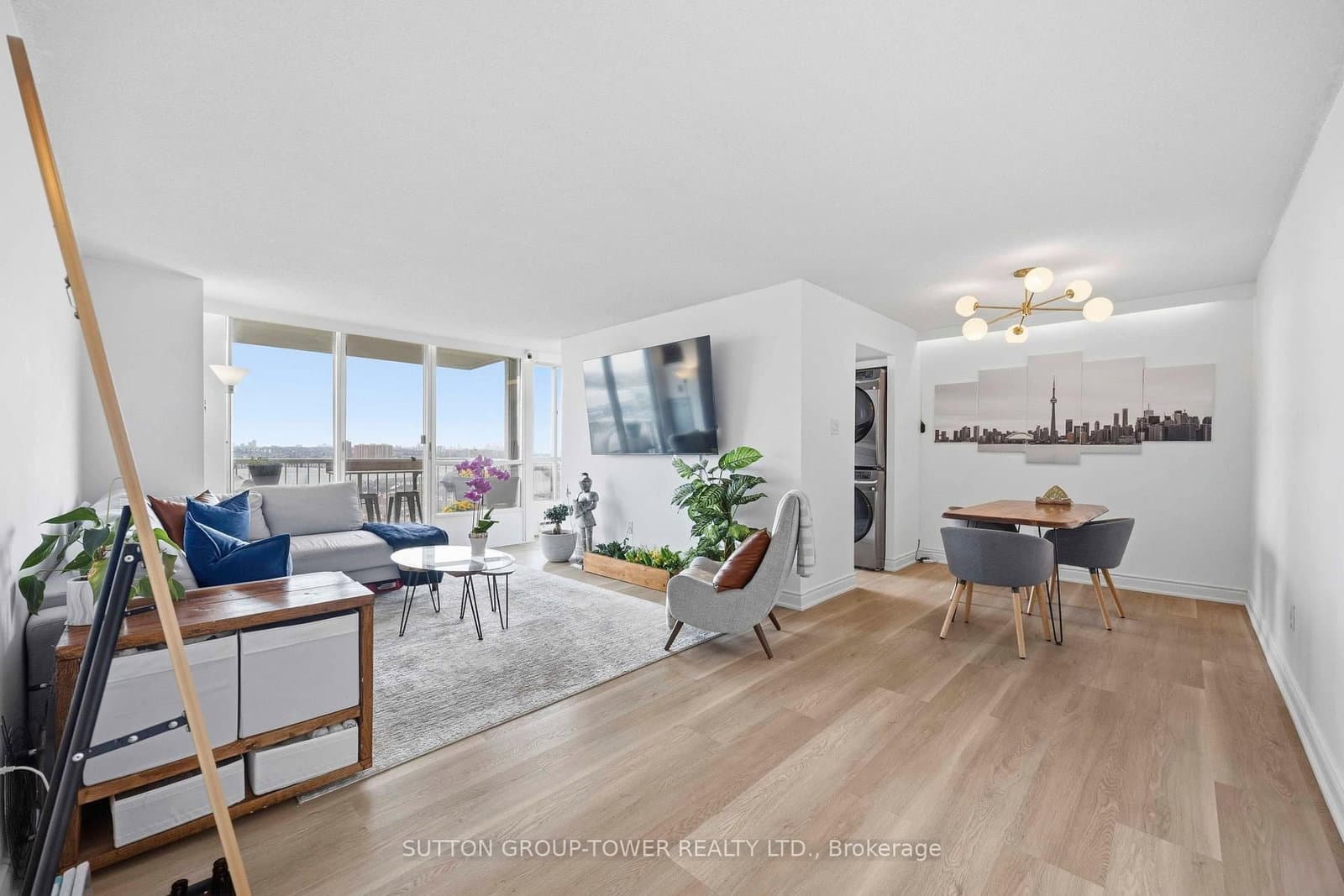 #1901 - 3077 Weston Road