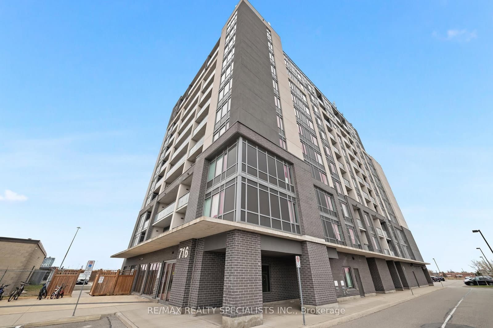 #407 - 716 Main Street E