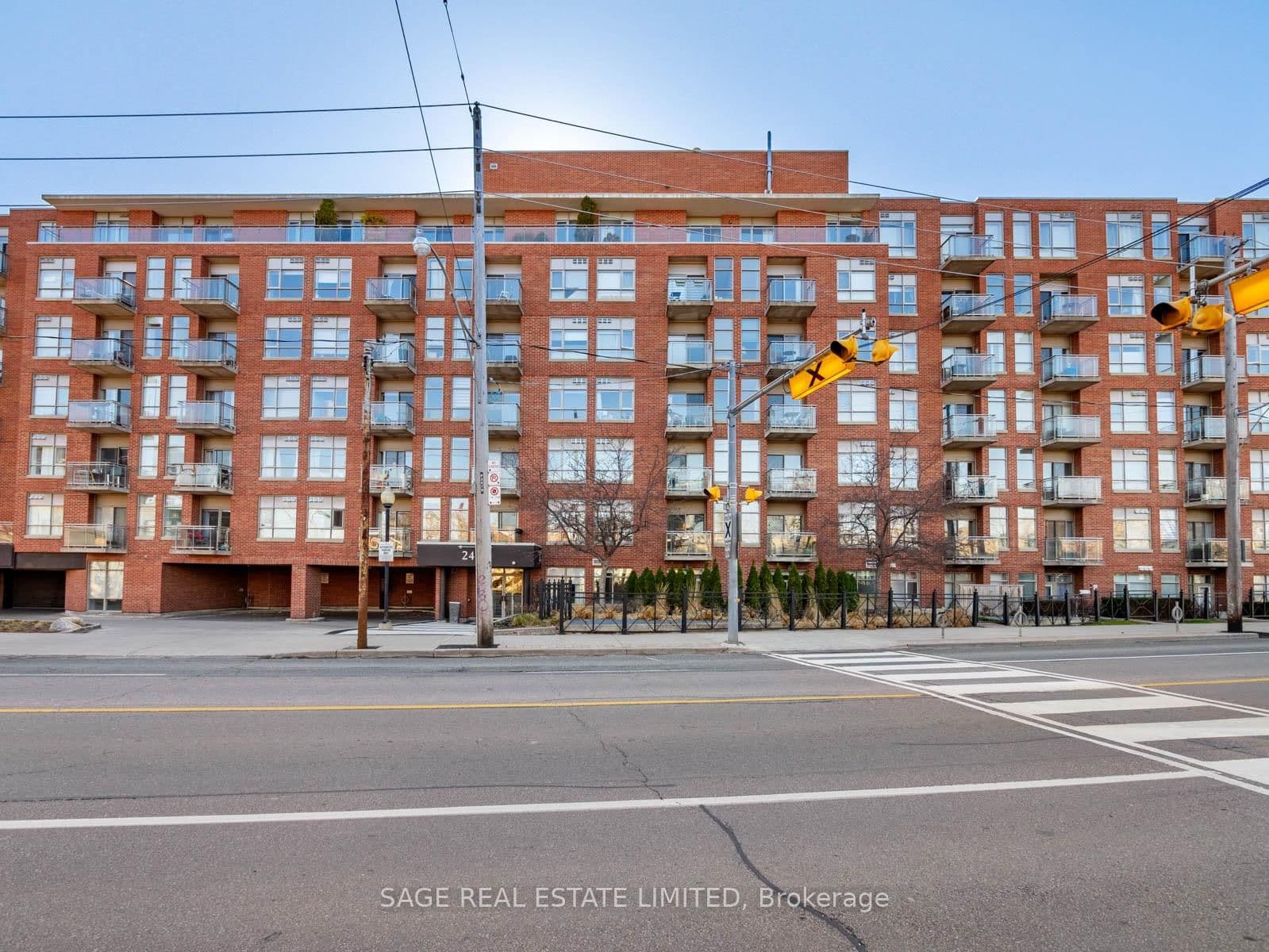 #305 - 2495 Dundas Street W