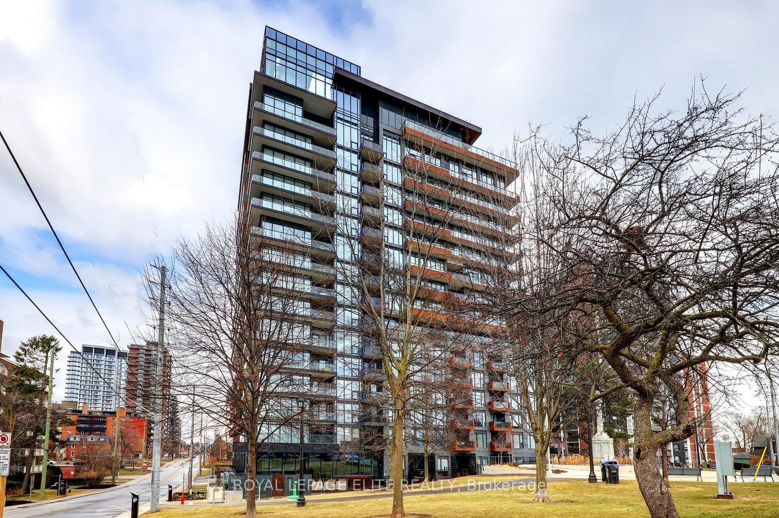 #318 - 21 Park Street E