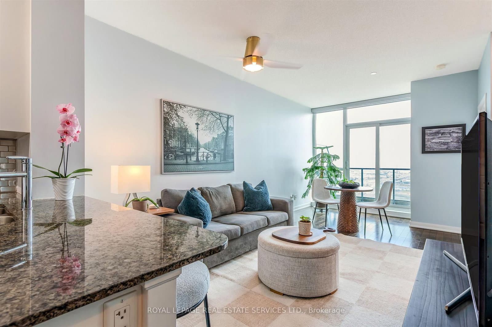#PH101 - 215 Sherway Gardens Road