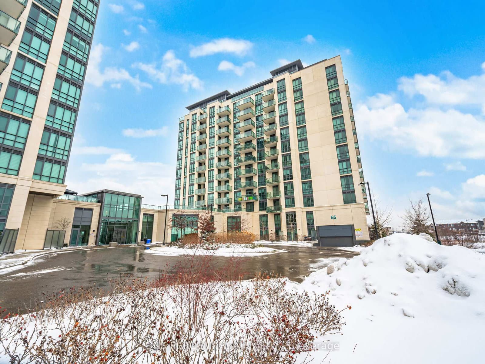 #811 - 65 Yorkland Boulevard