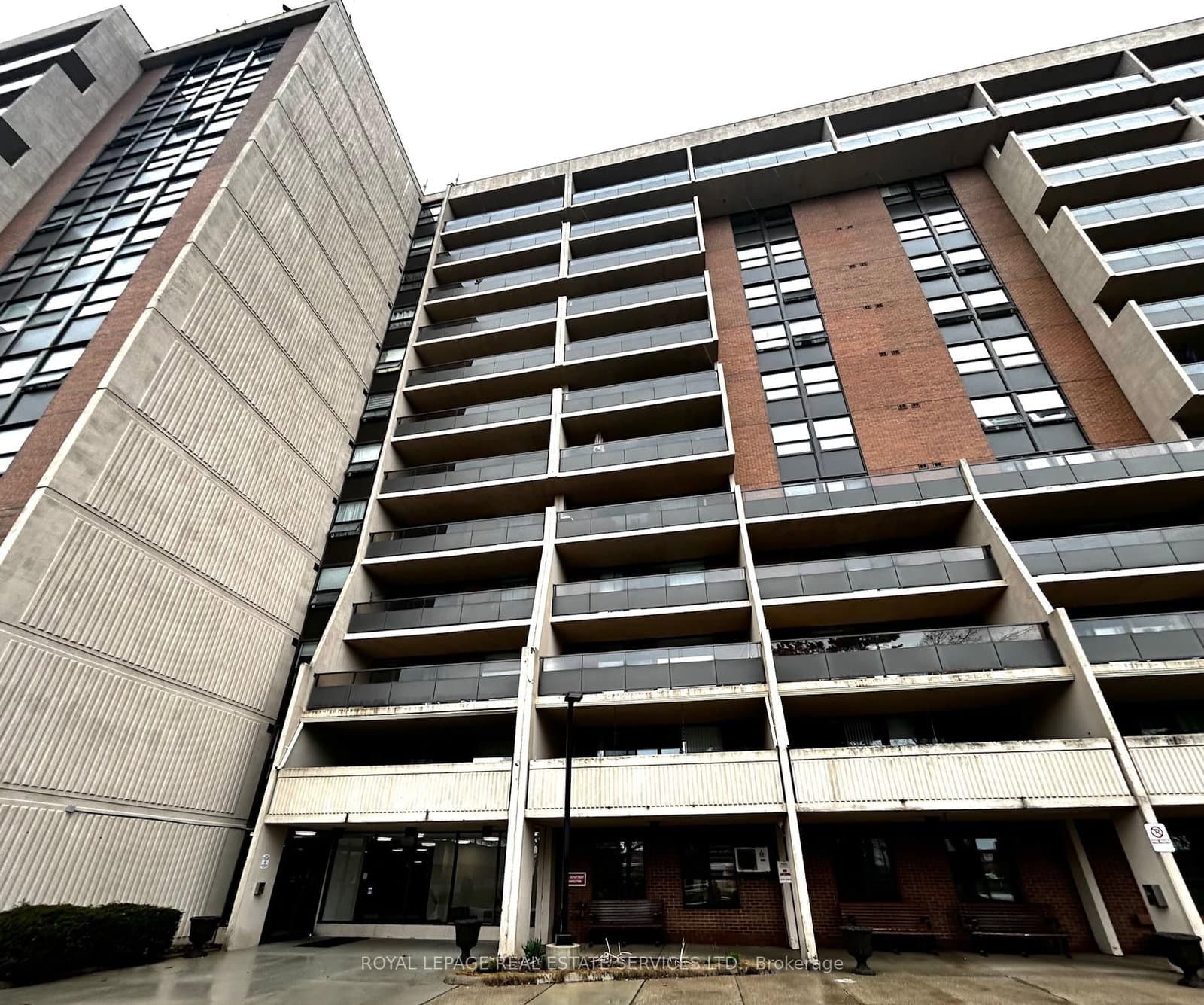 #905 - 2929 Aquitaine Avenue