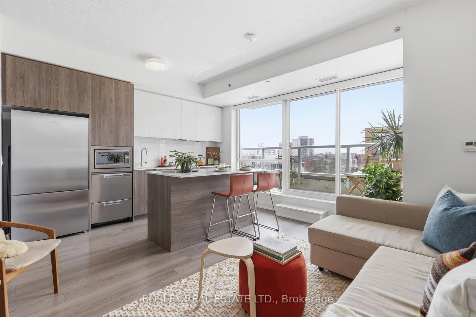 #207 - 8 Ann Street