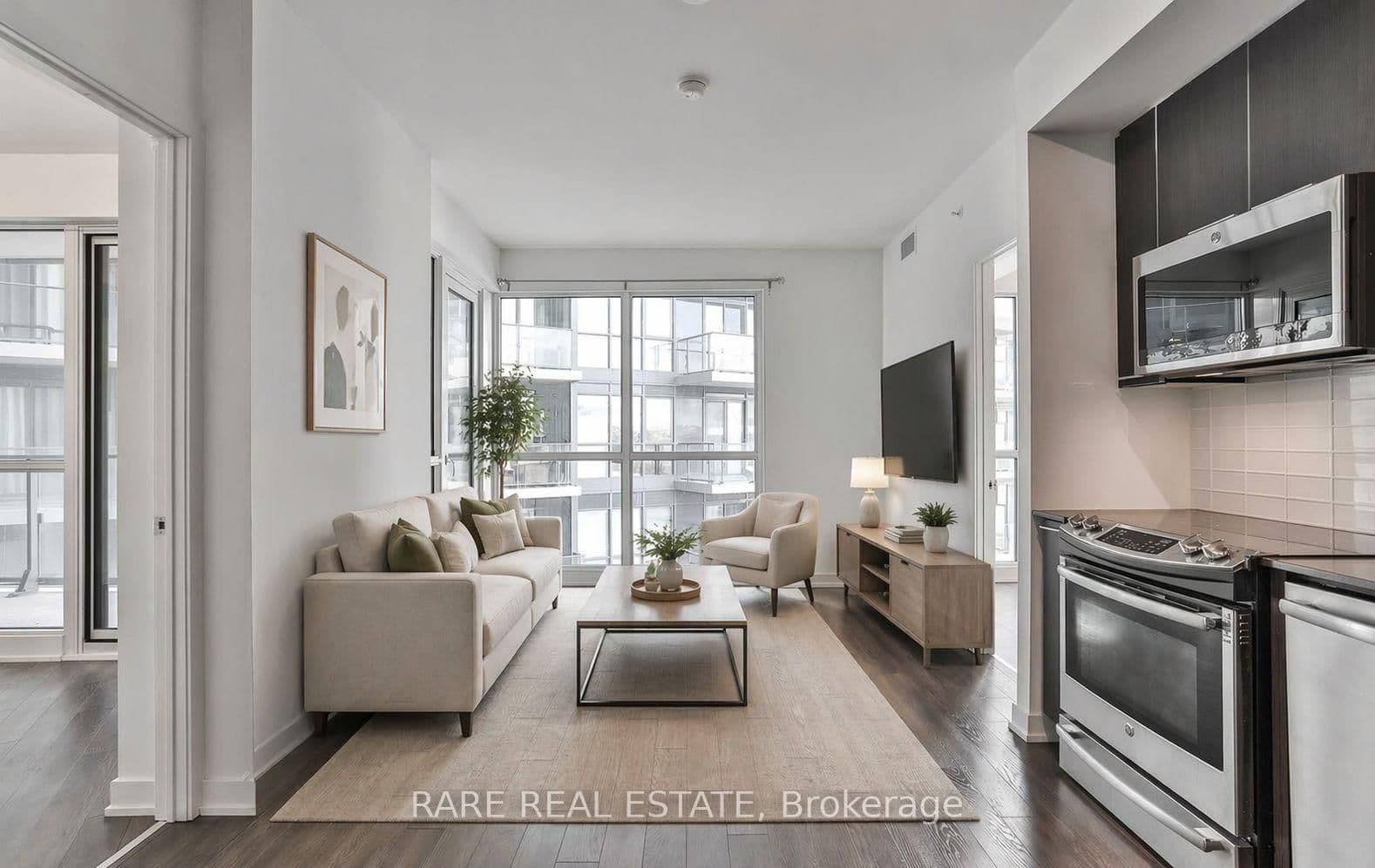 #422 - 10 Park Lawn Road