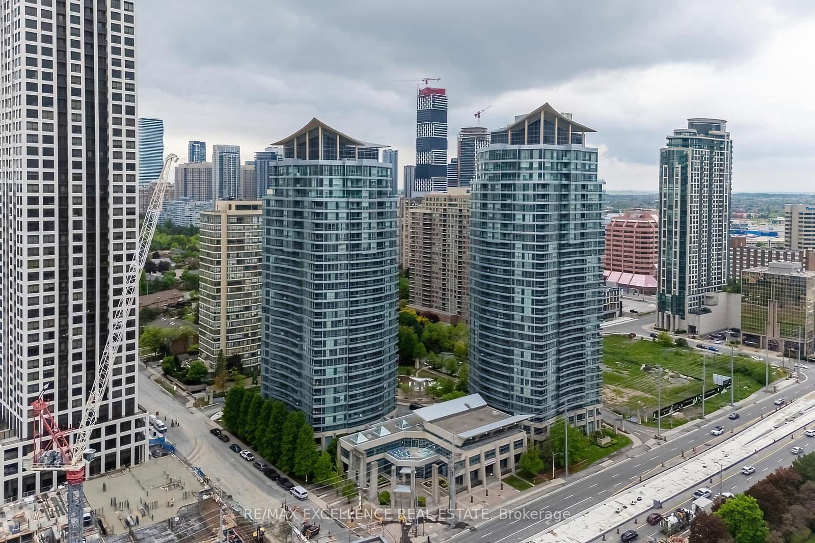#2102 - 33 Elm Drive