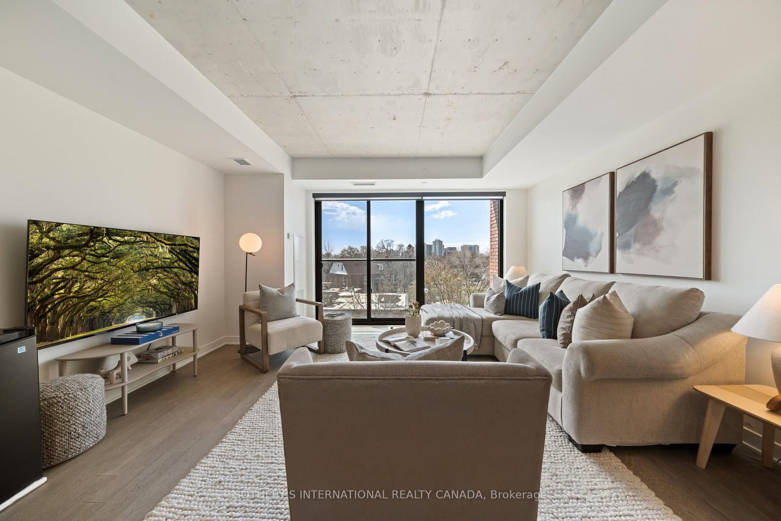 2720 Dundas Street W, Unit 323