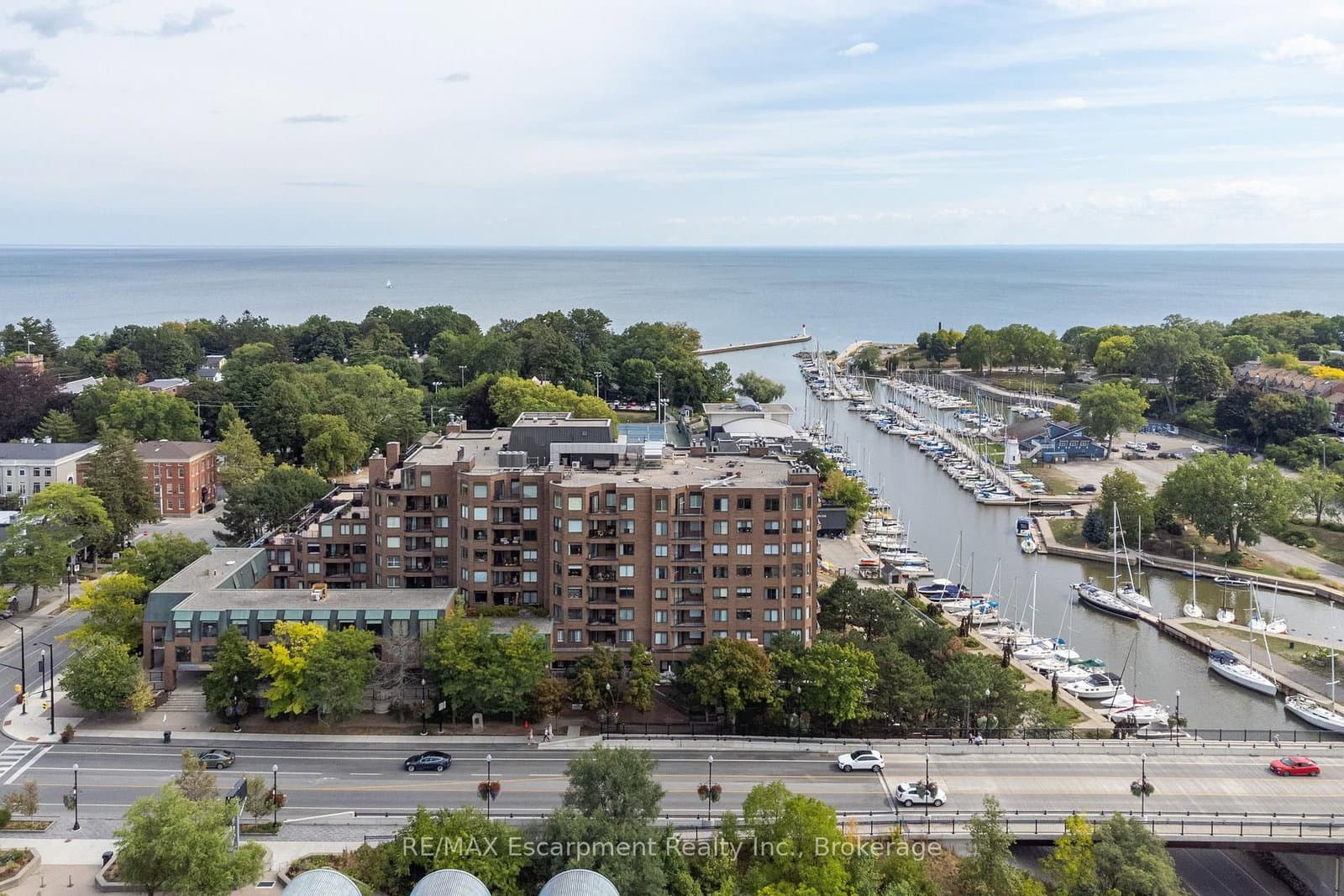 #303 - 100 Lakeshore Road E
