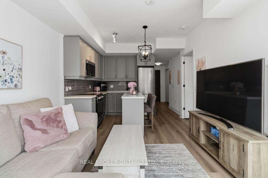 #706 - 2333 Khalsa Gate