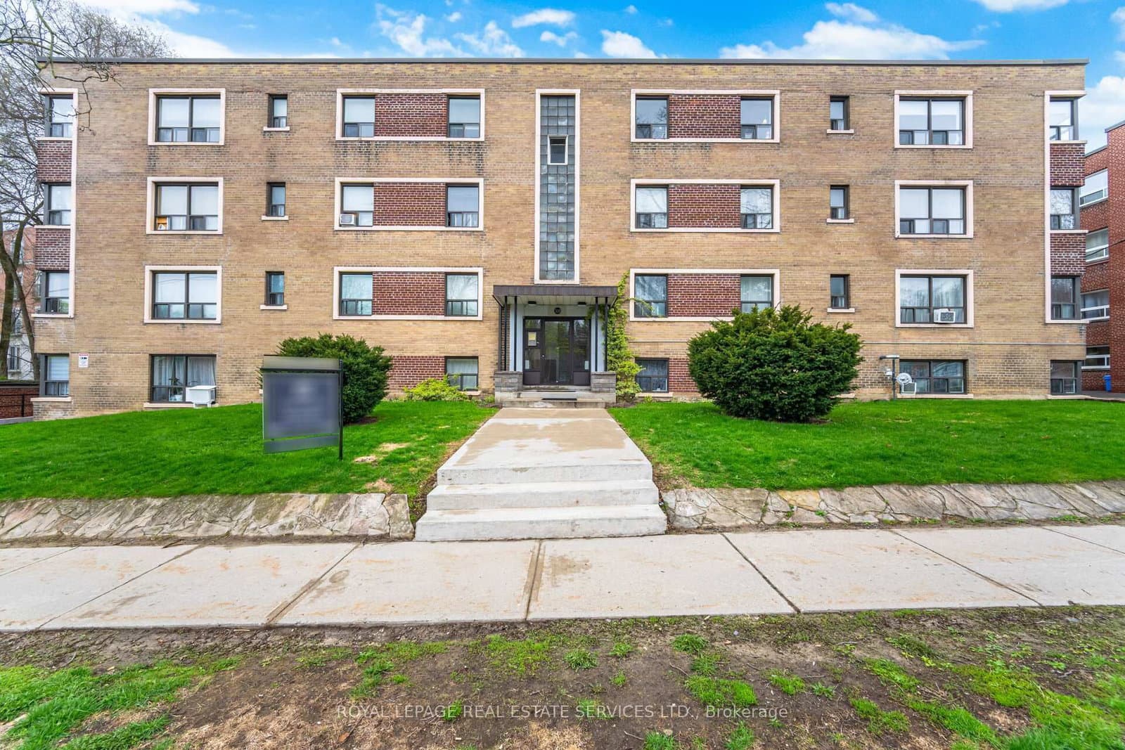#209 - 308 The Kingsway