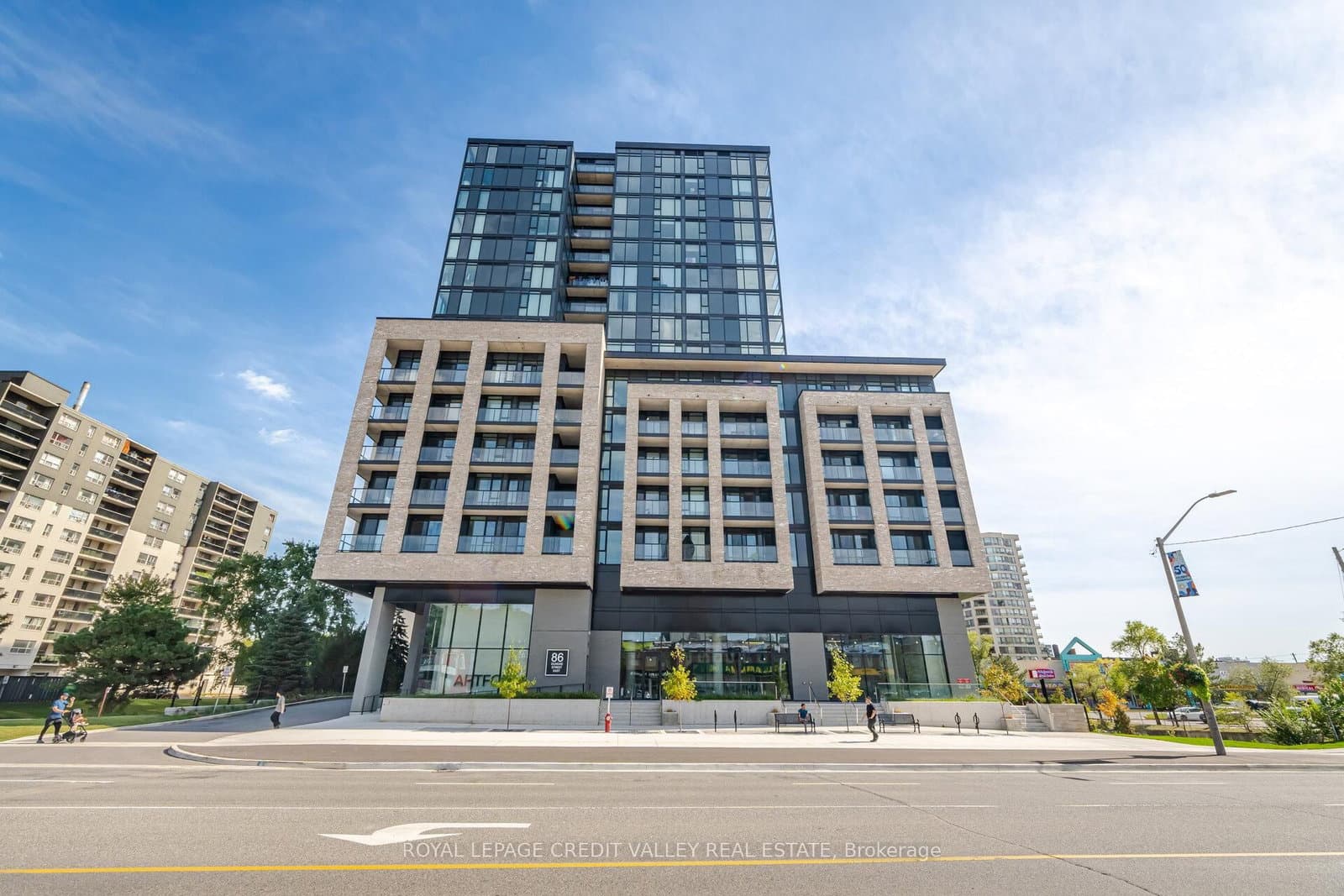 #315 - 86 Dundas Street E