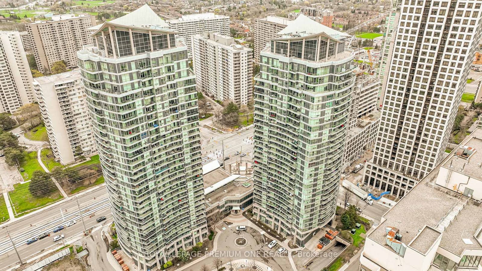 #303 - 33 Elm Drive