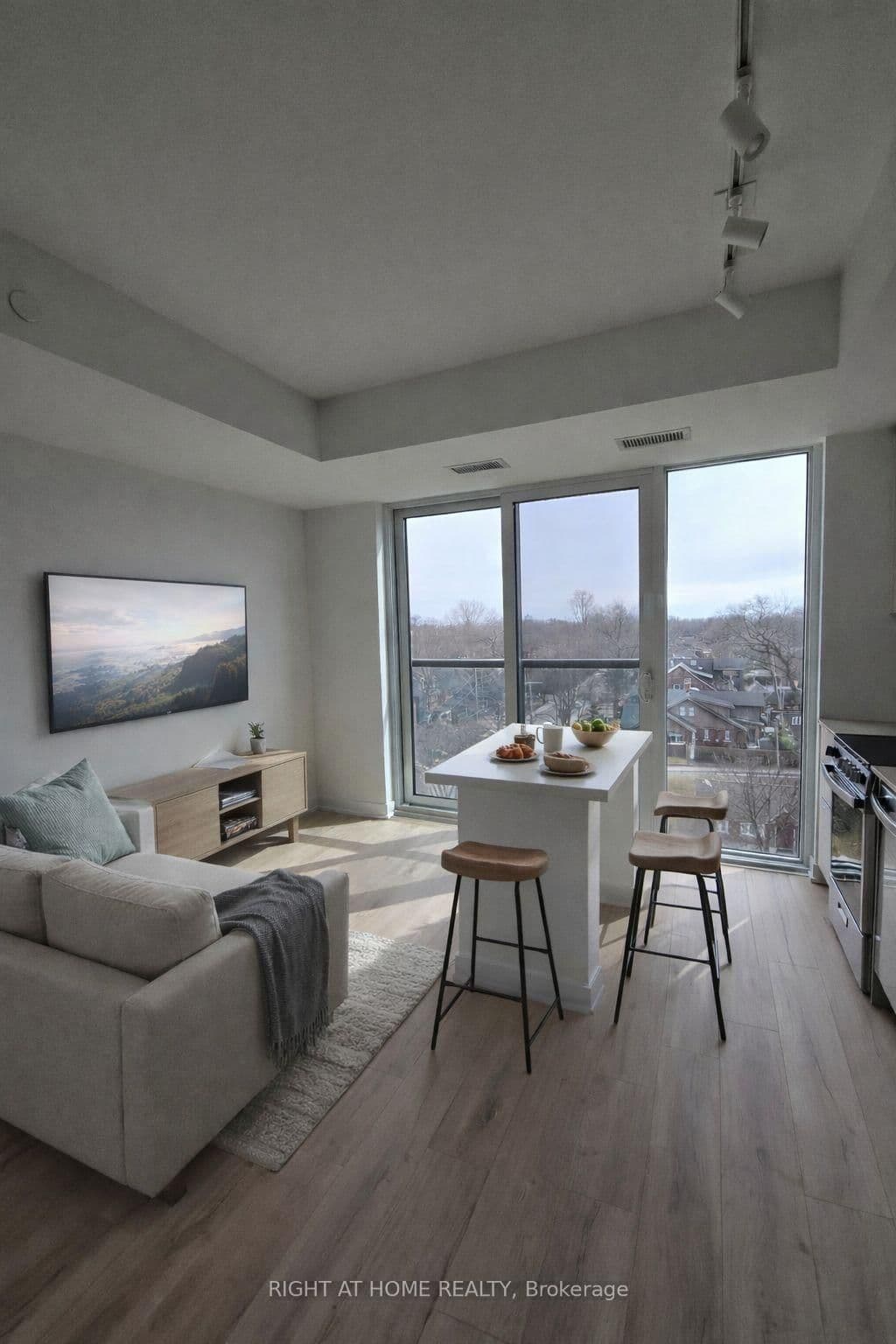 1660 Bloor Street W, Unit 808