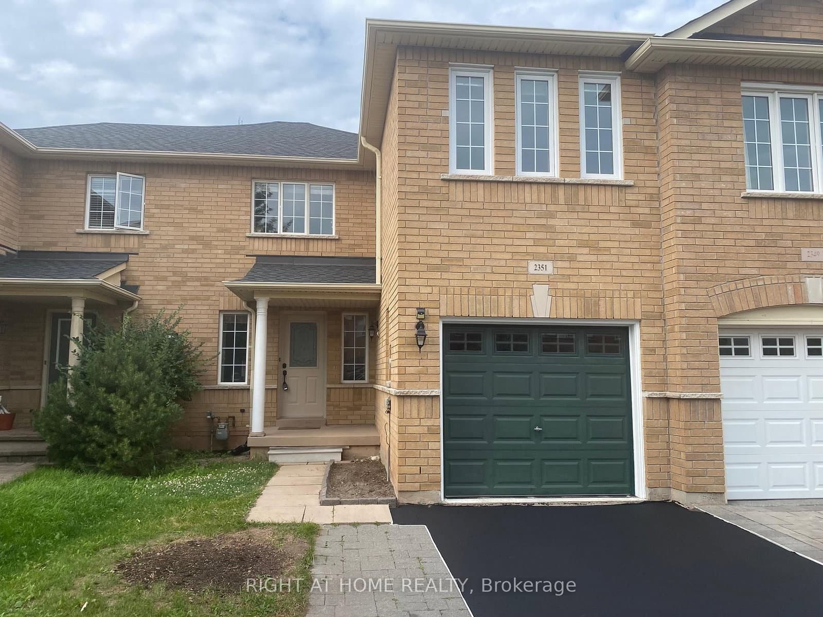 2351 Newcastle Crescent