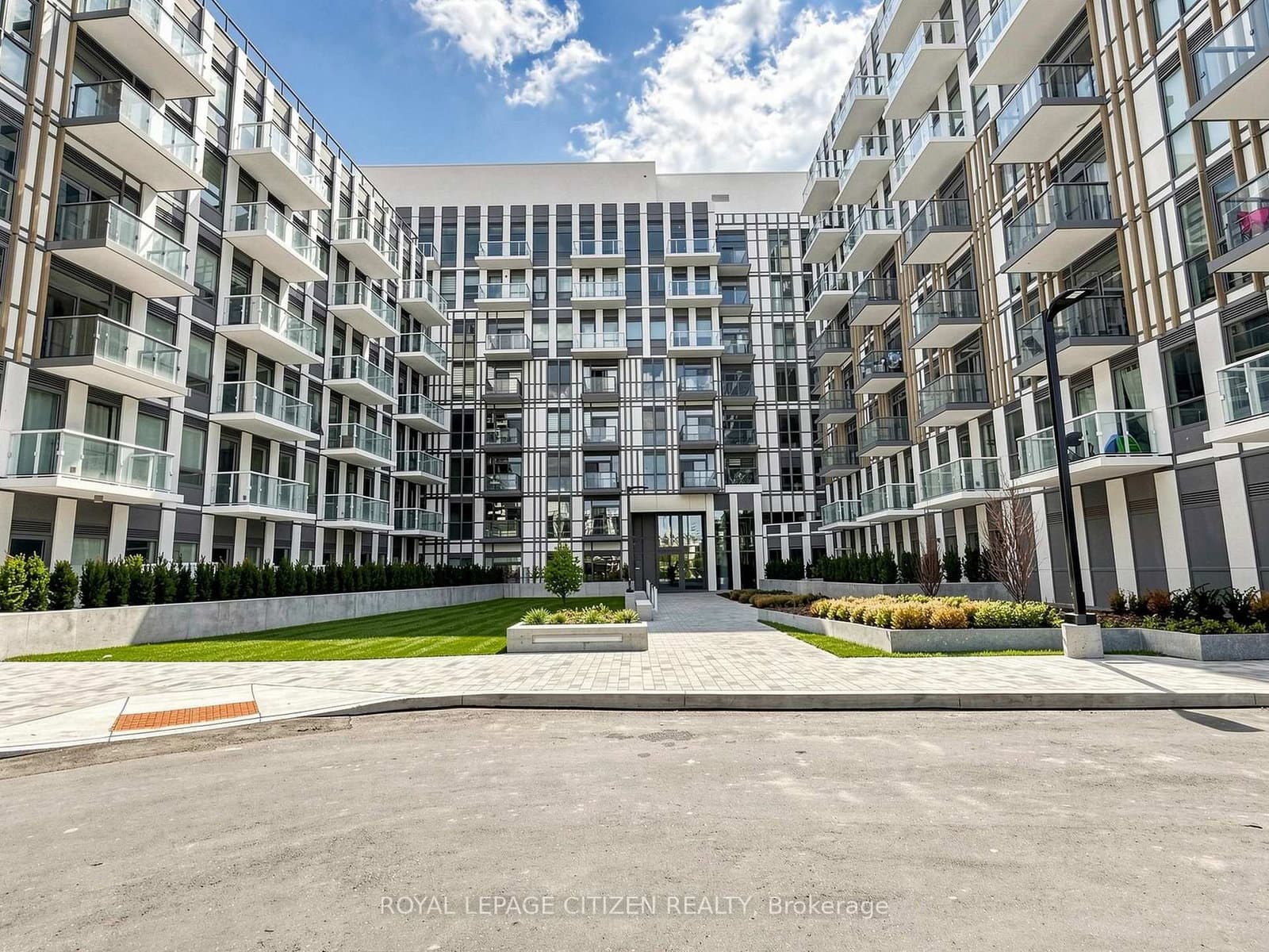 #523 - 1005 Dundas Street