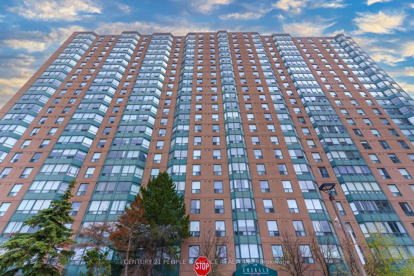 #1915 - 135 Hillcrest Avenue