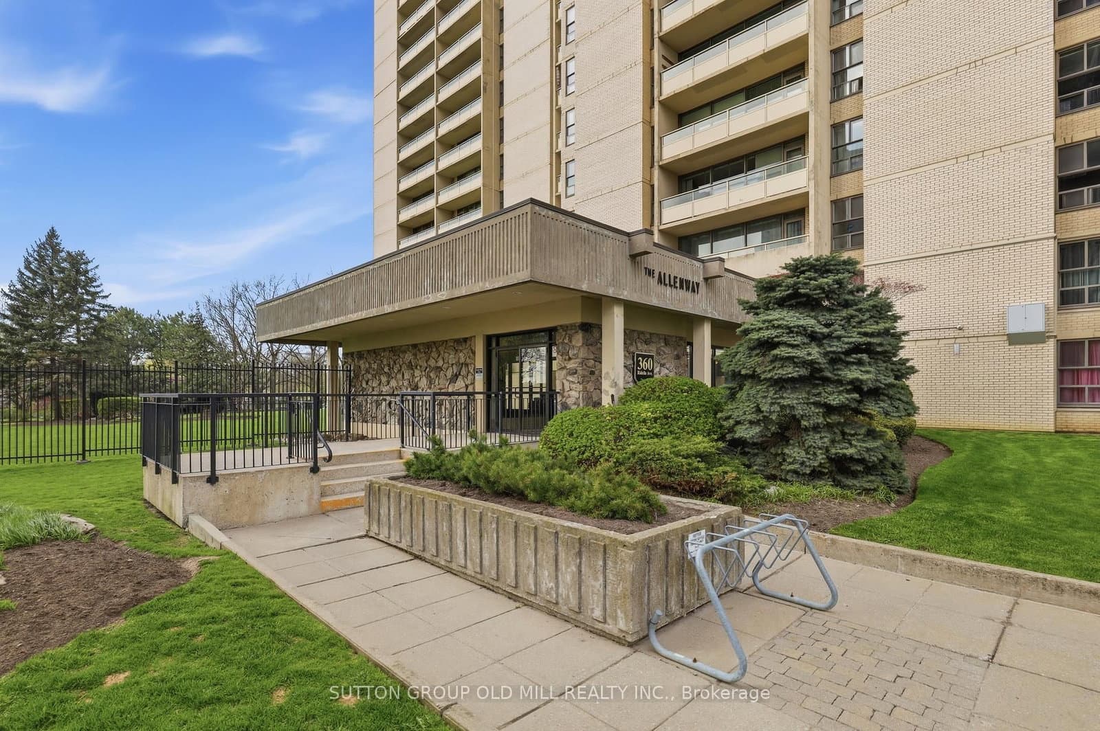 #1801 - 360 Ridelle Avenue