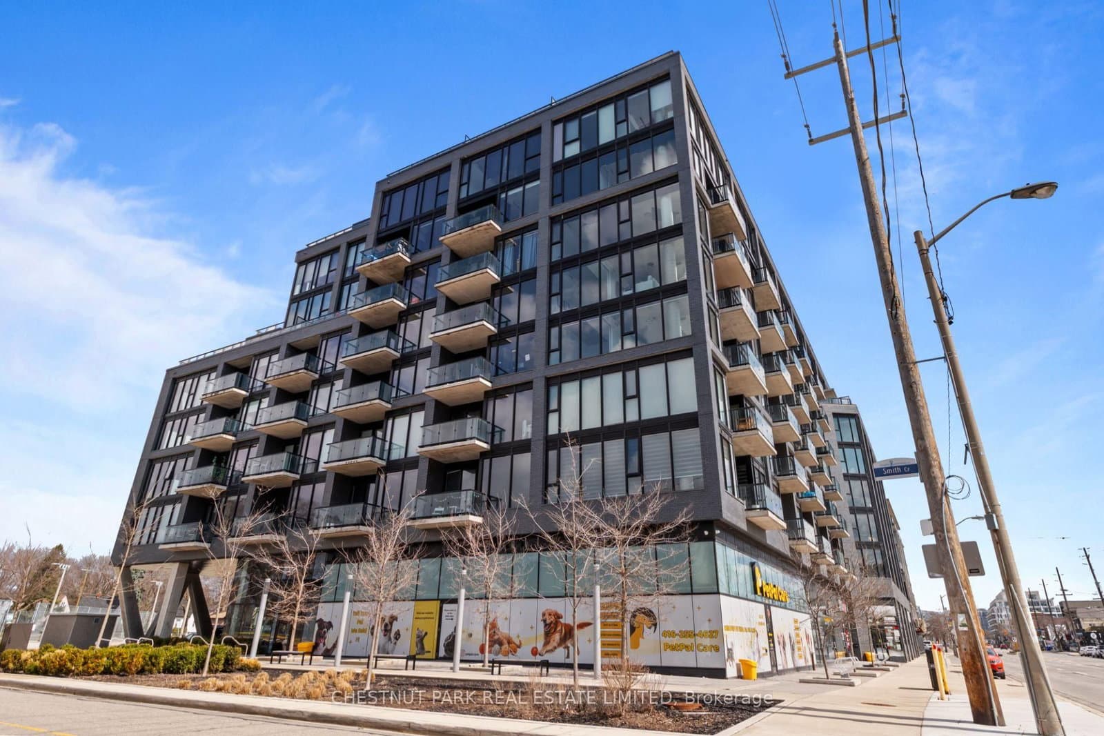 #813 - 7 Smith Crescent