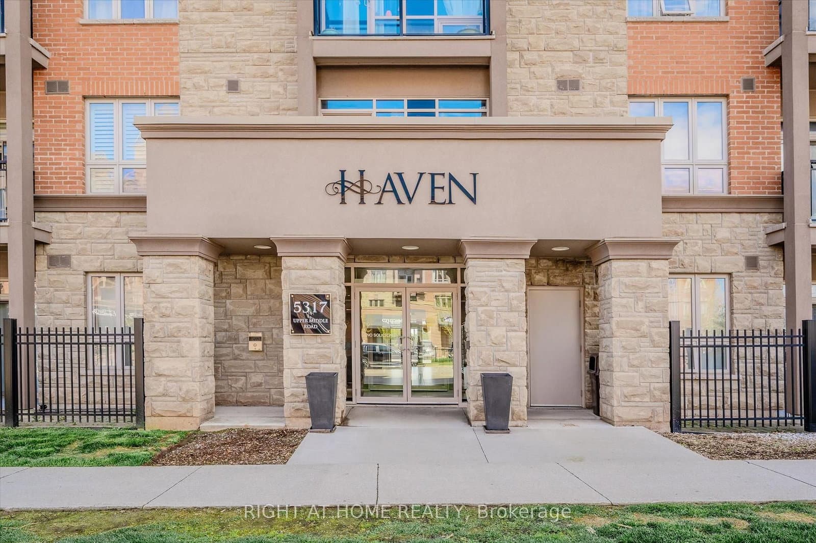 #312 - 5317 Upper Middle Road