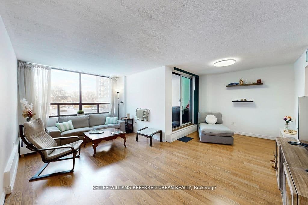 #202 - 2556 Argyle Road
