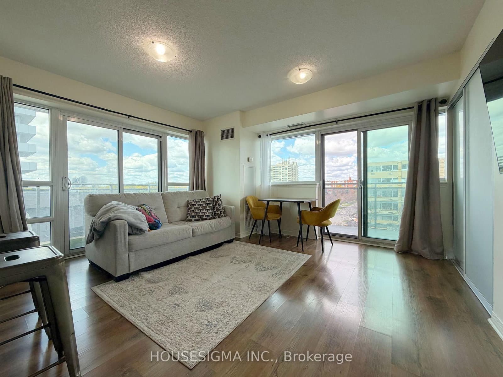 #509 - 215 Queen Street E