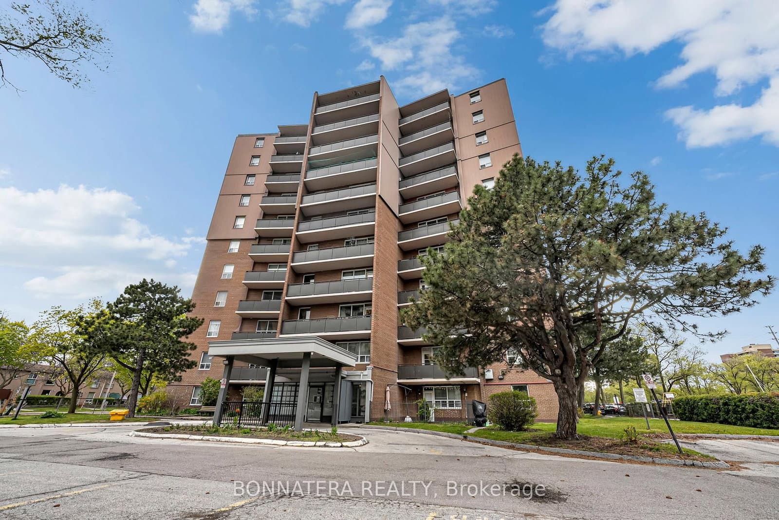 #905 - 3065 Queen Frederica Drive