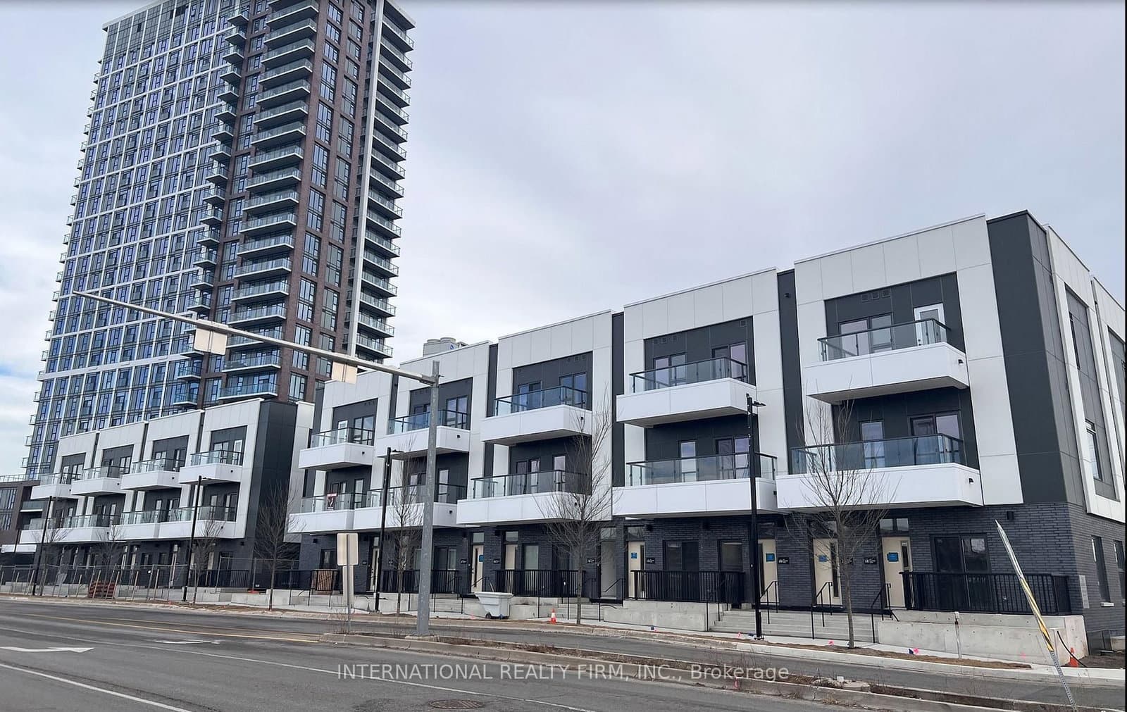 20 Lagerfeld Drive N, Unit B-020