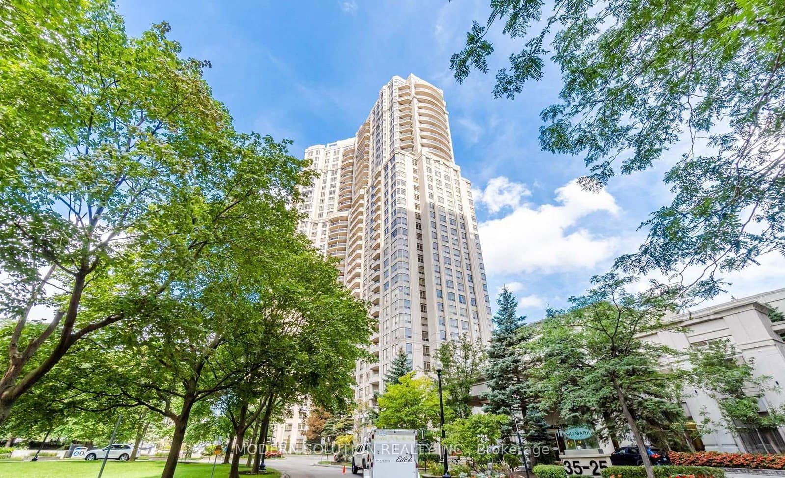#1804 - 35 Kingsbridge Garden Circle