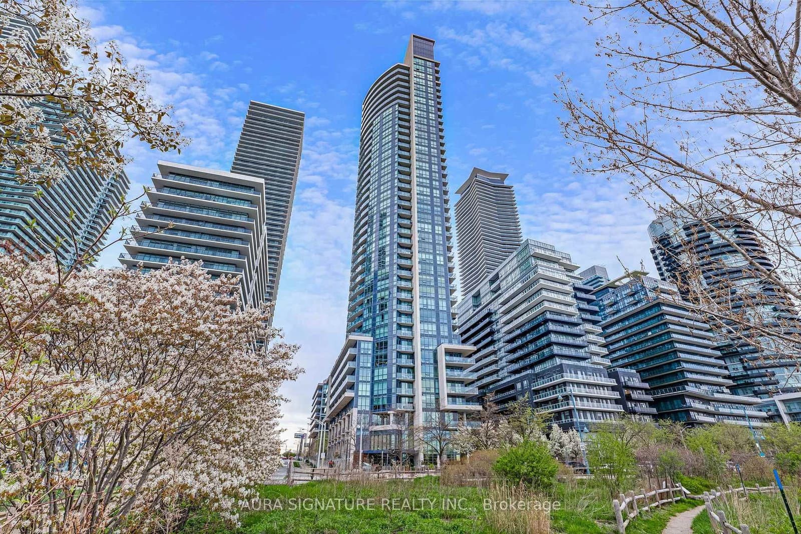 59 Annie Craig Drive, Unit 1004