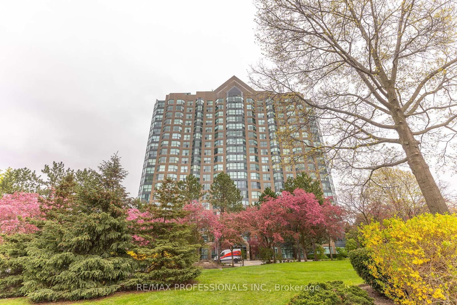 #702 - 2177 Burnhamthorpe Road W