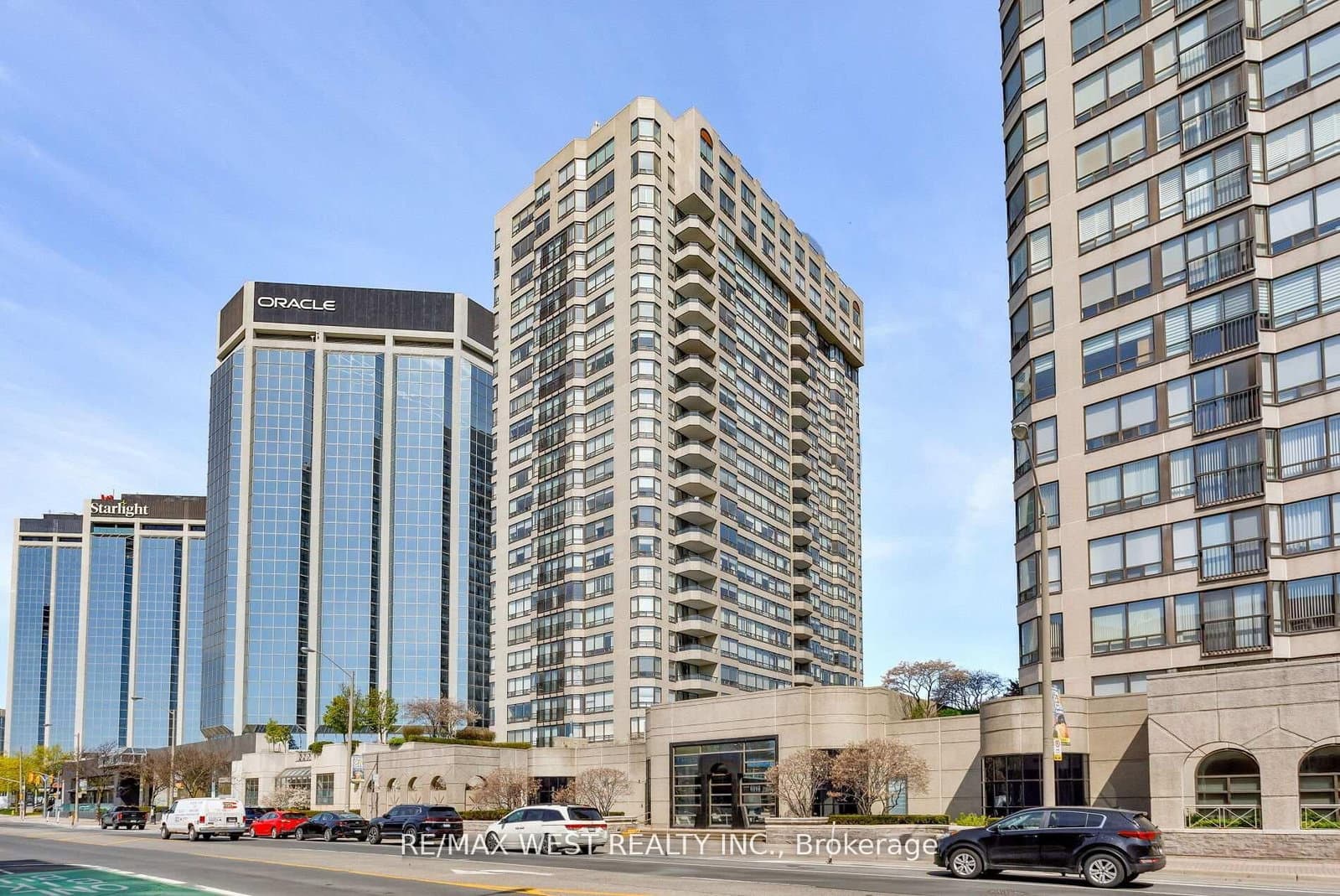 #411 - 1 Aberfoyle Crescent