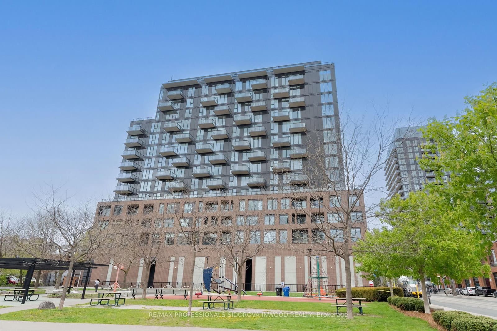 #515 - 270 Dufferin Street