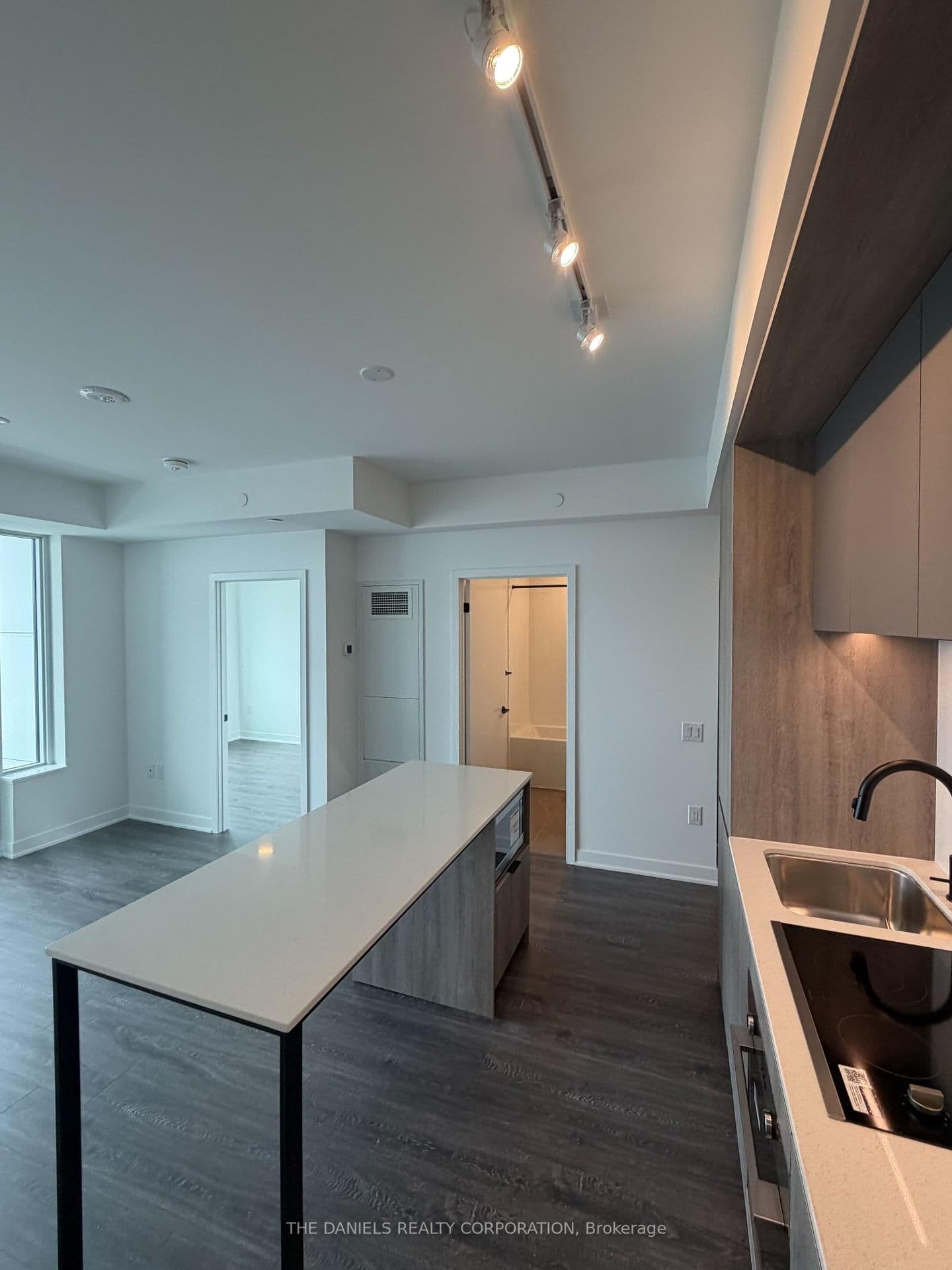 #2409 - 2495 Eglinton Avenue W