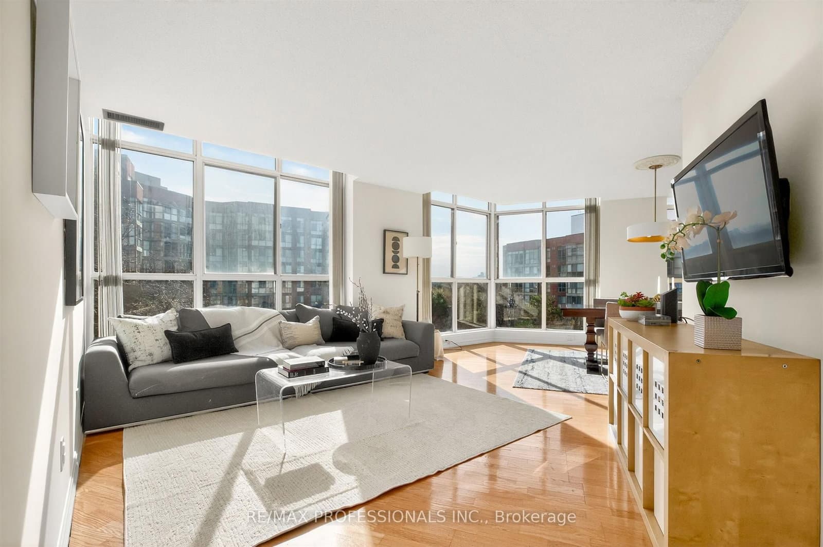 #620 - 20 Southport Street