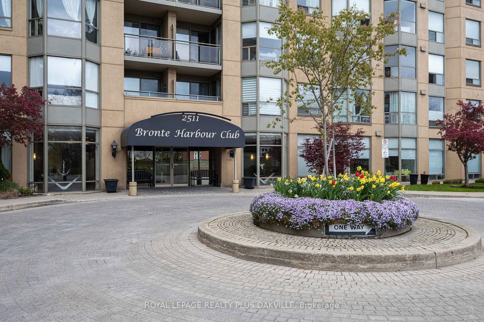 #311 - 2511 Lakeshore Road W