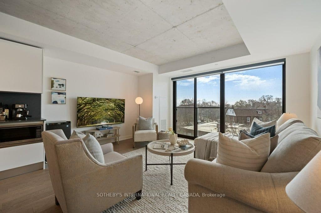 2720 Dundas Street W, Unit 323