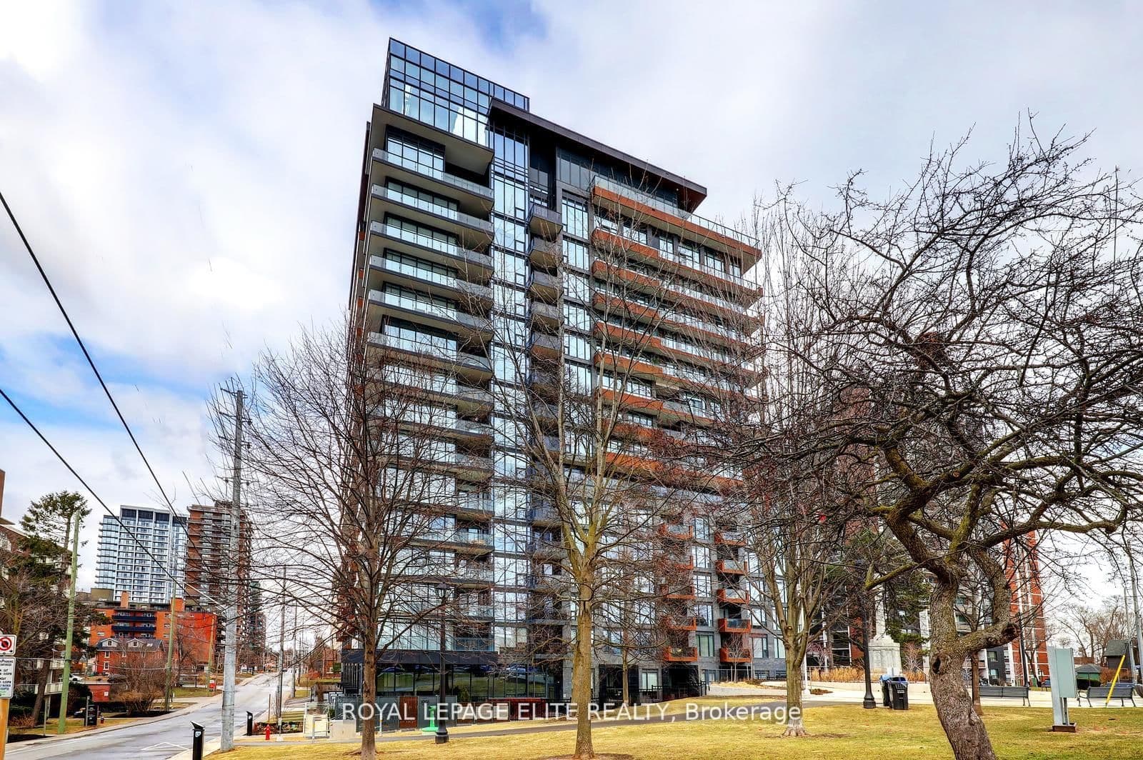 #318 - 21 Park Street E