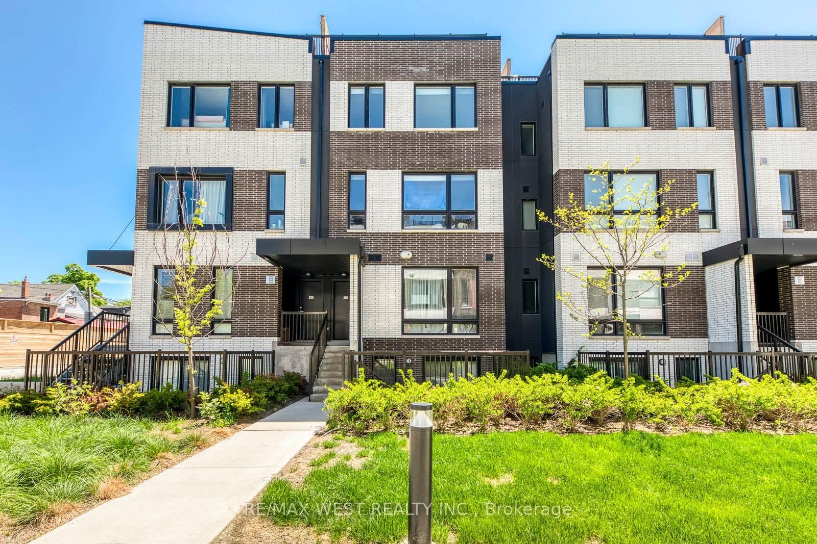 30 Ed Clark Gardens Boulevard, Unit 14
