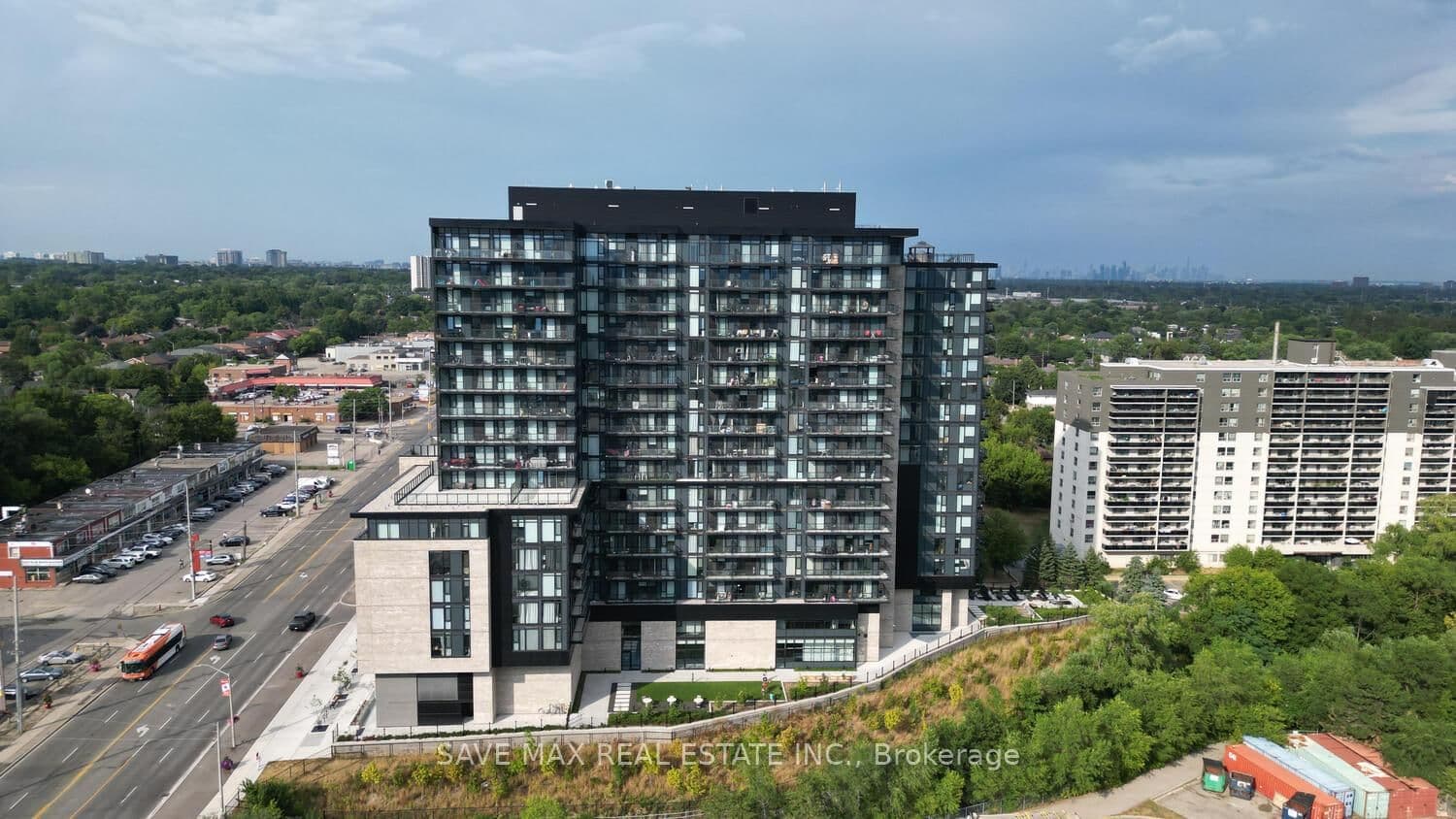 #916 - 86 Dundas Street E