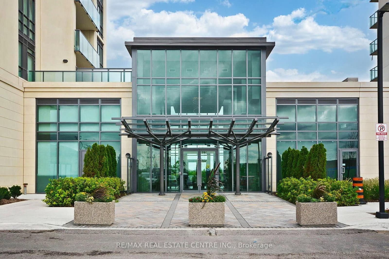 #905 - 55 Yorkland Boulevard