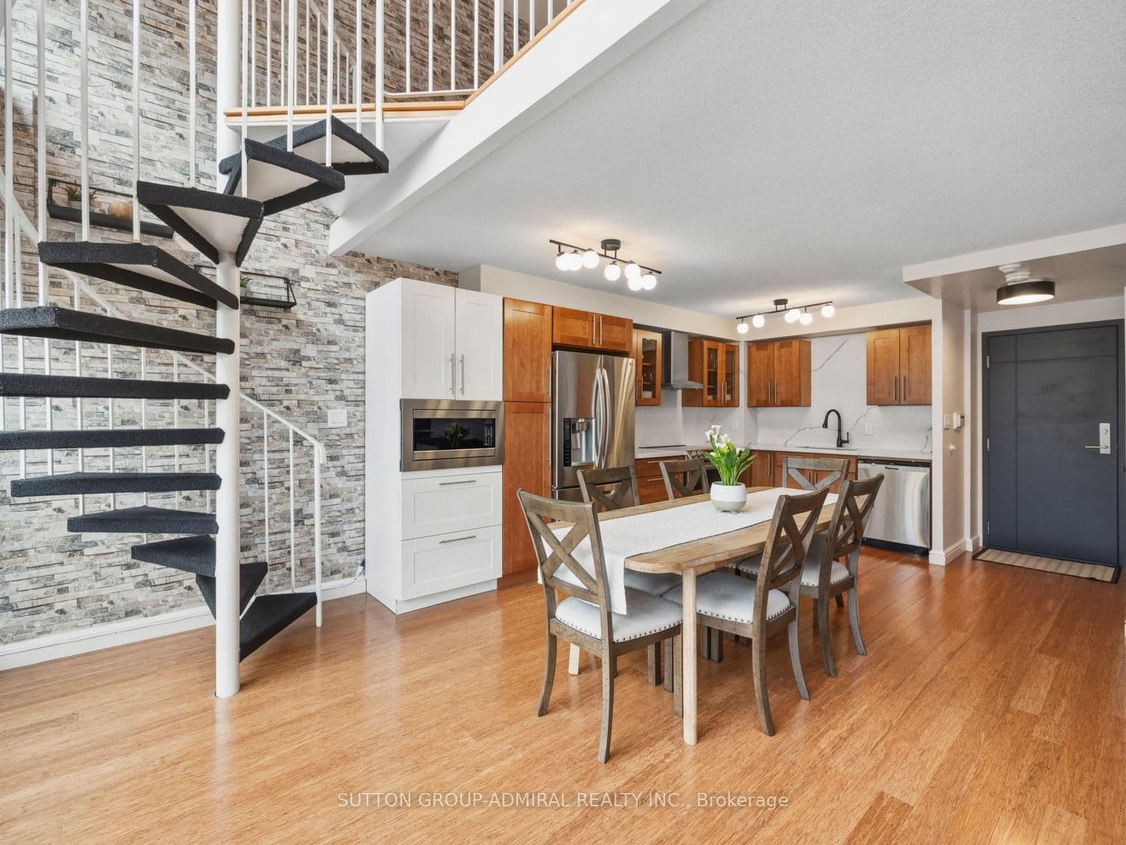 #723 - 2267 Lake Shore Boulevard W