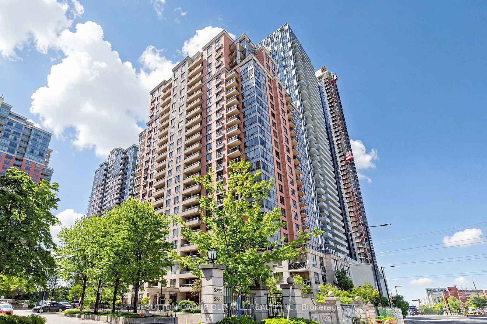 #1716 - 5233 Dundas Street W