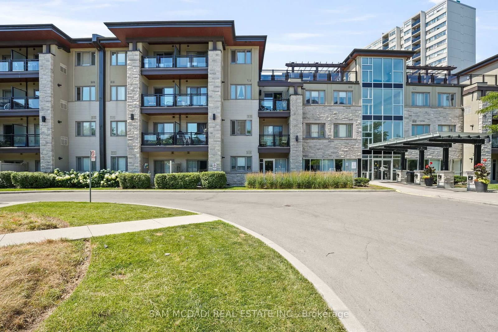 #332 - 570 Lolita Gardens