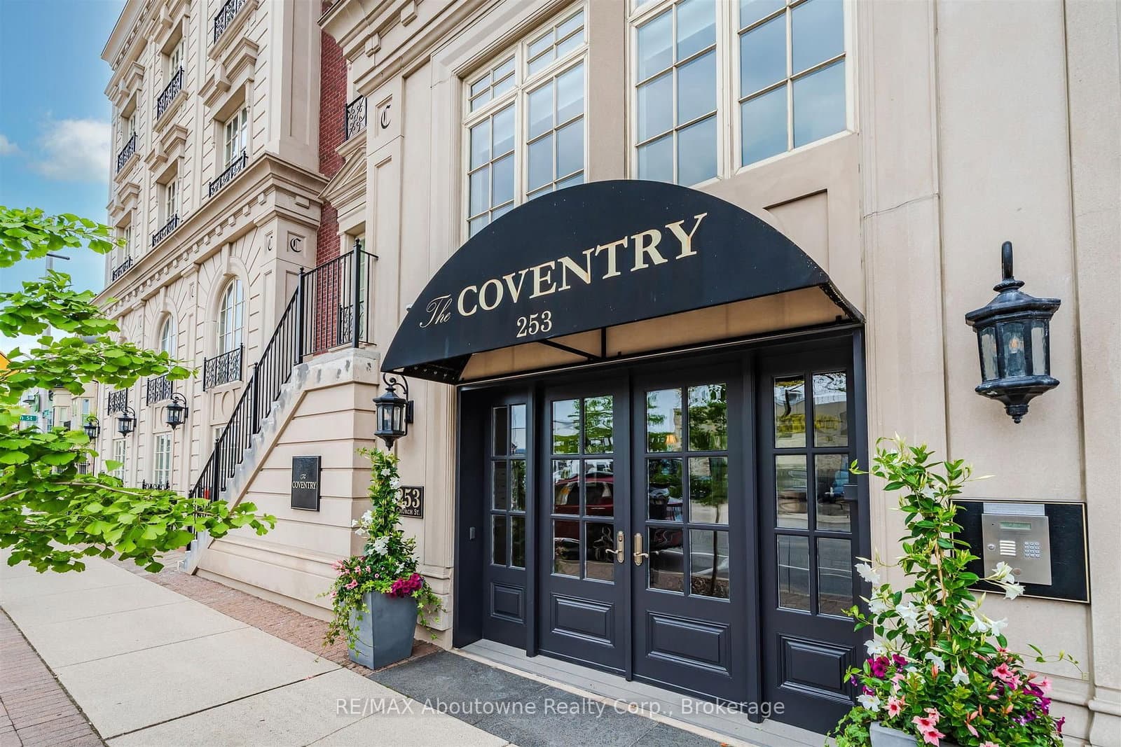 #402 - 253 Church Street